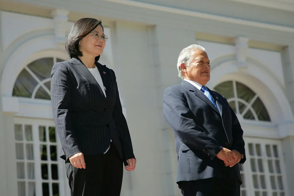 【內幕】吳釗燮於7月中親訪　外交部次長陪總統出訪脫隊赴薩搶救無效
