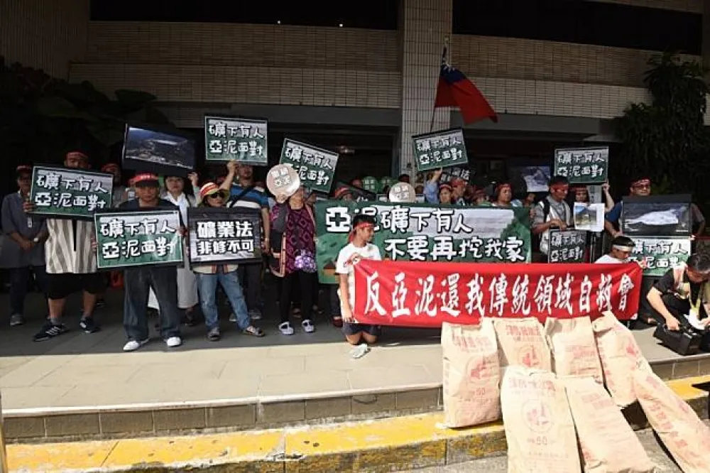 徐旭東親自主持股東會　環團場外抗議要求亞泥盡社會責任　