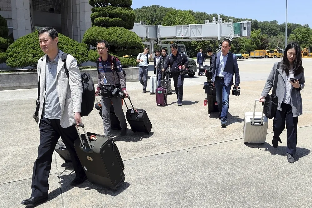 外媒前往偏僻豐溪里核試場　鐵路+公路+健行才能抵達