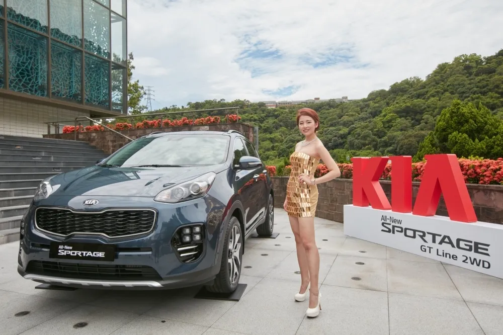 KIA全車系 1.8萬起超低頭款　本月入主再免費升級多樣豪華影音配備