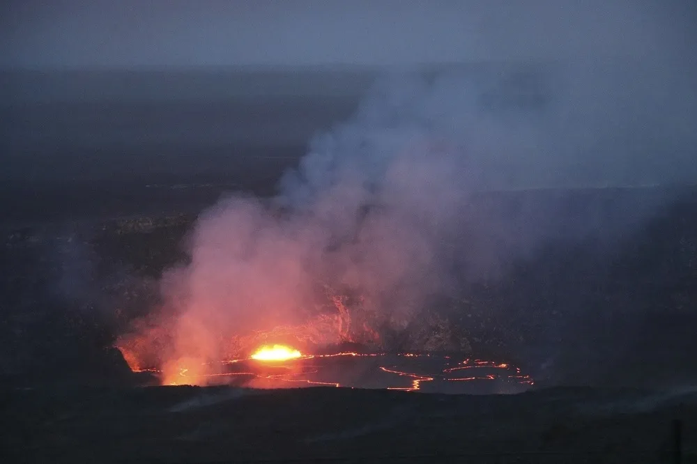 夏威夷基拉韋厄火山噴發　岩漿衝入住宅區、撤離1萬人