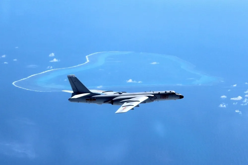 中國轟-6K轟炸機起降南海島礁　稱備戰西太平洋與南海
