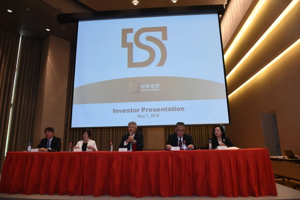 【法說會劍拔弩張】寶佳正面踢館　狠批台新「不如國泰、富邦金」