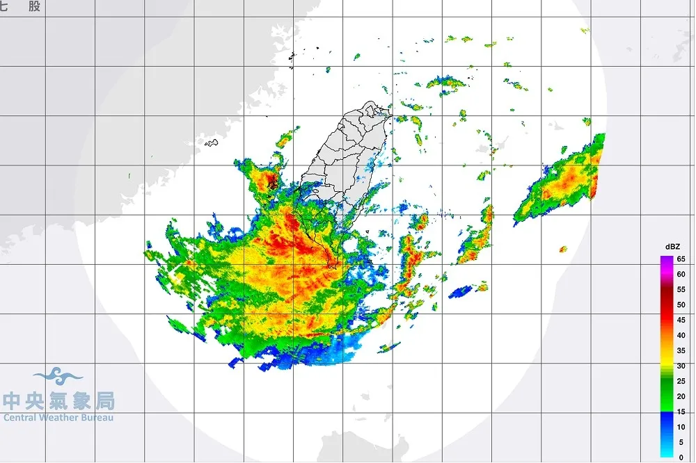 【隨時會發布警報】強烈熱低壓過境　恐在台灣形成第21號颱風「燕子」