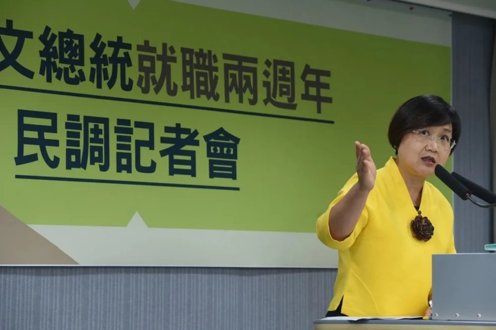民進黨公布蔡英文支持度有五成四　網友不買帳：見鬼啦