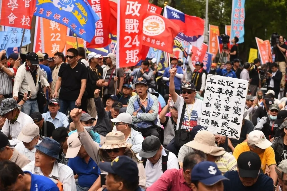 國防部稱可維持基金30年不破產　八百壯士批：睜眼說瞎話
