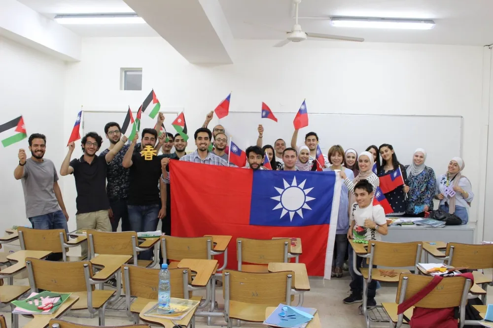 約旦文化活動中方粗暴扯我國國旗　外交部譴責：不會讓中國變偉大