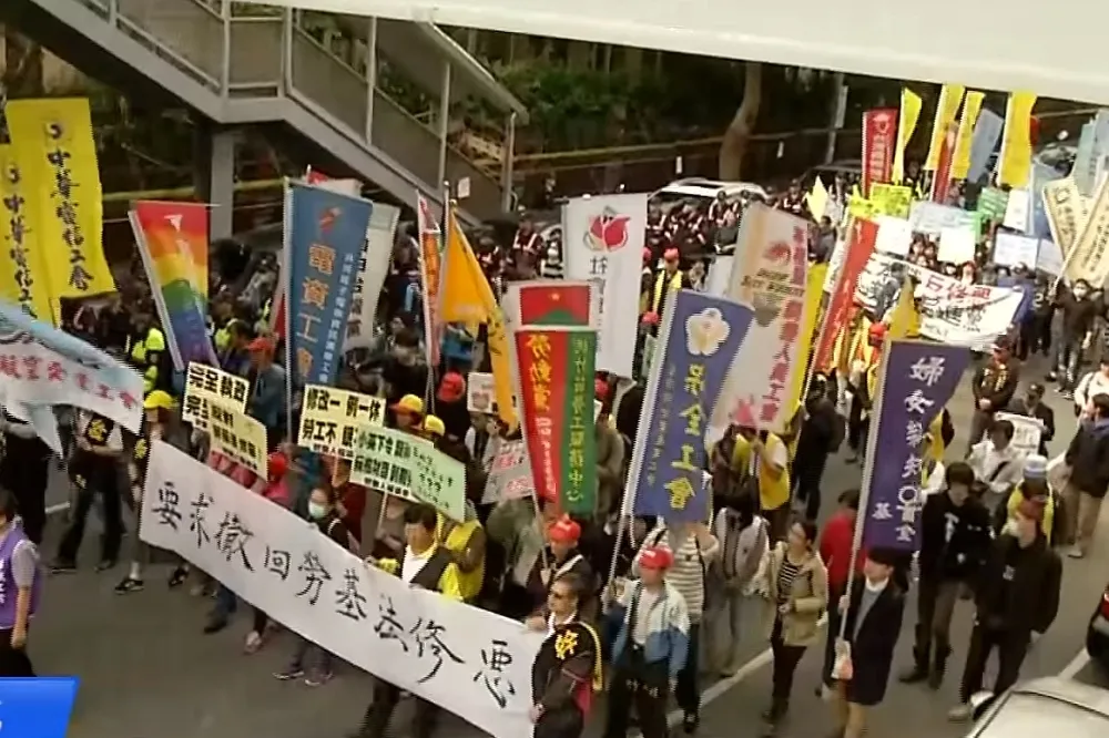 社評：要修一例一休　就得說實話