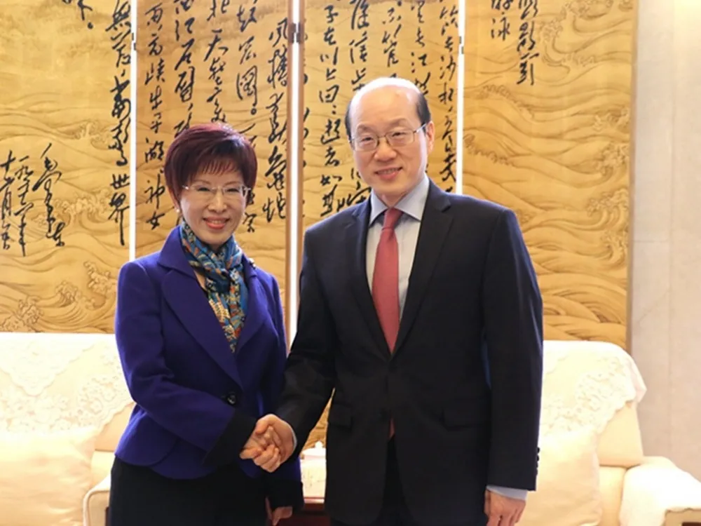 【三個主席之爭】洪秀柱在朱立倫後搶登中國　只剩主席吳敦義無法登陸