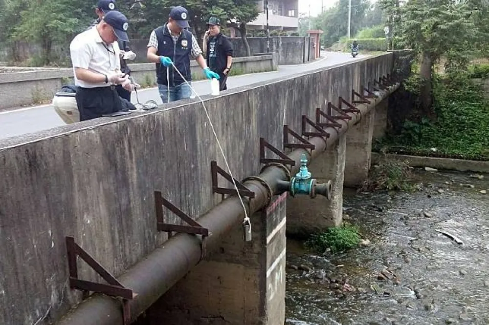 【敬鵬工廠惡火】測出消防廢水外溢　環保局：別碰老街溪水