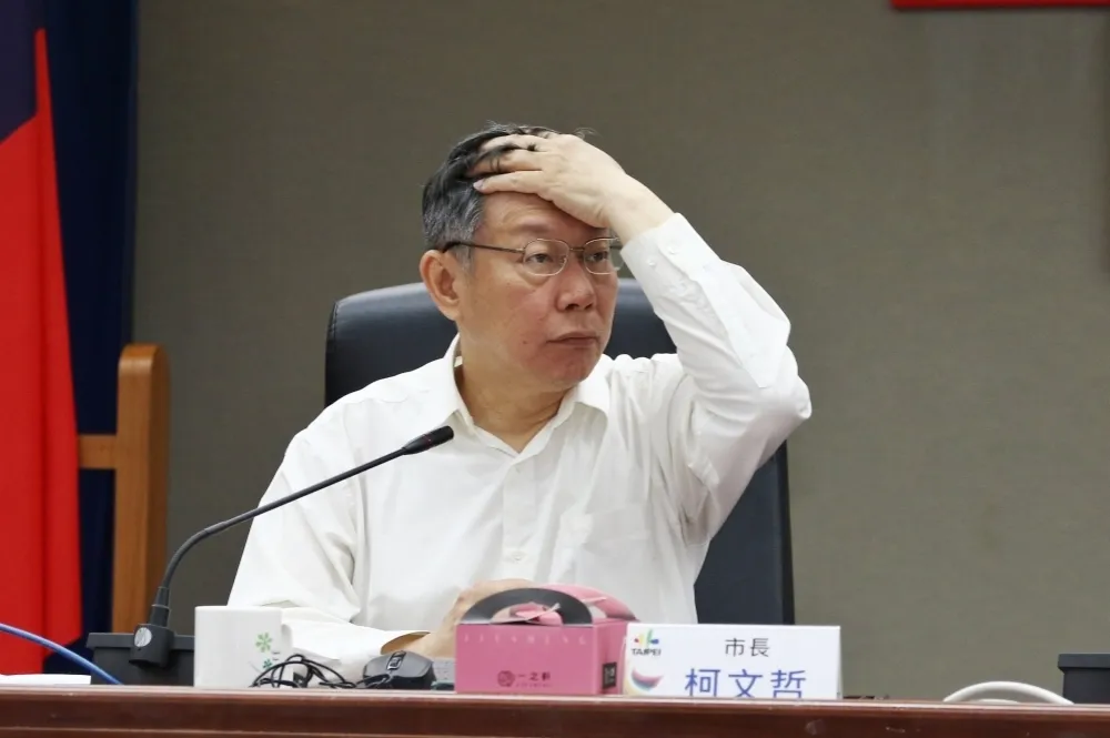 教部拔管　柯文哲：哪個白癡決定的政策？  