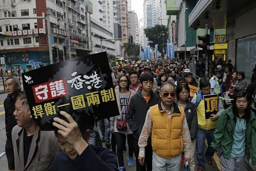 「一國兩制」已消失　香港萬人元旦上街遊行