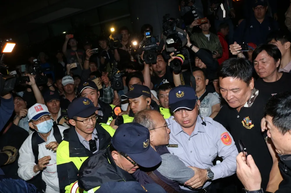 【八百壯士快還來】20萬腳架不見了　媒體失物清單一覽