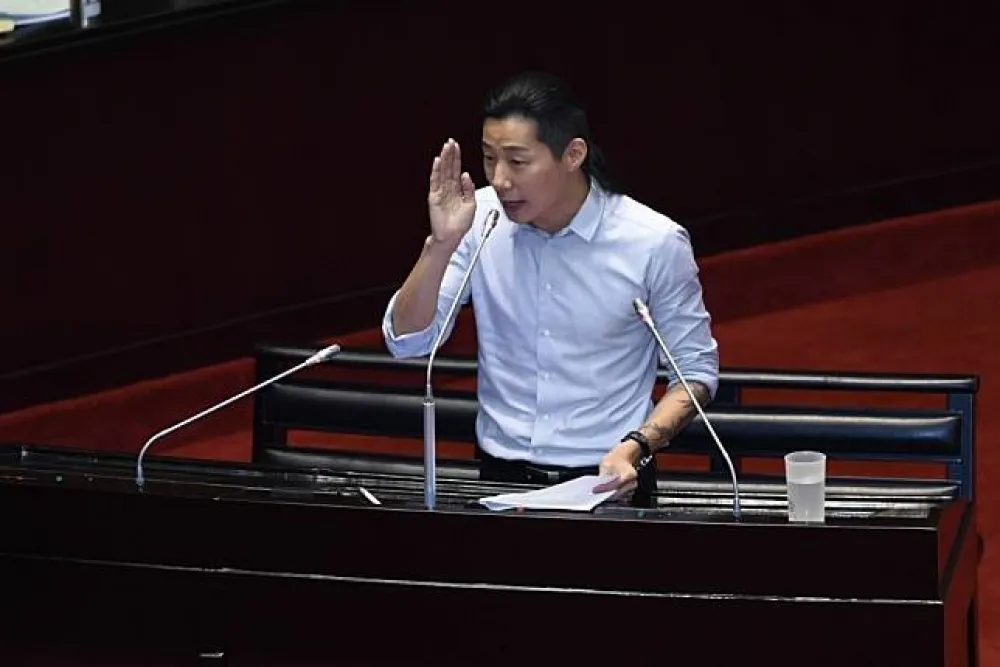 才和柯文哲結束對話　 林昶佐批市府拆公投盟帳篷是「呷賽啦」