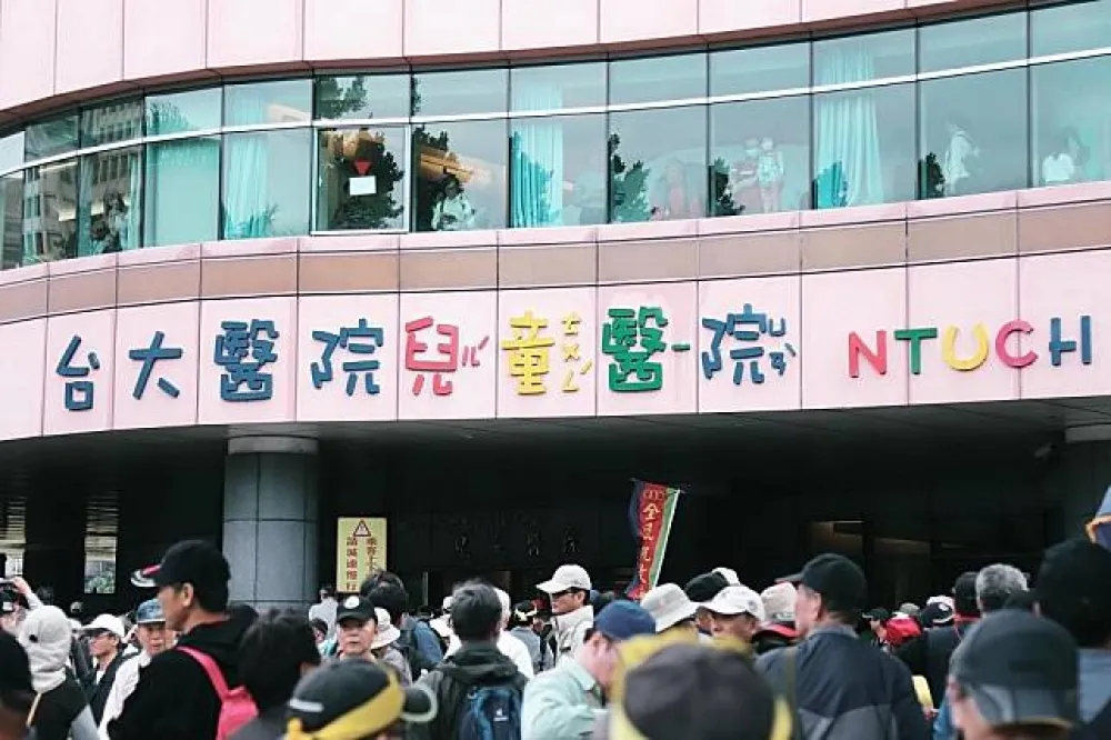 【台大醫生動怒】不滿八百壯士干擾兒童醫院　「包容不代表可為所欲為」