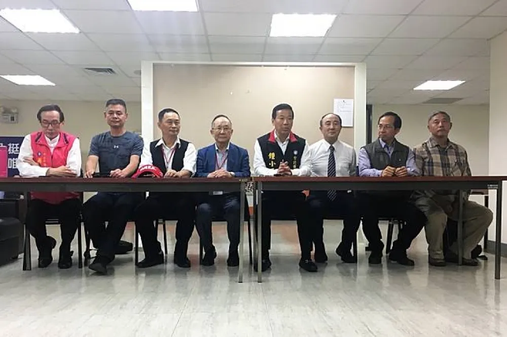 【北市長初選藍營互打】鍾小平：丁守中支持同婚、還砍軍公教年終慰問金
