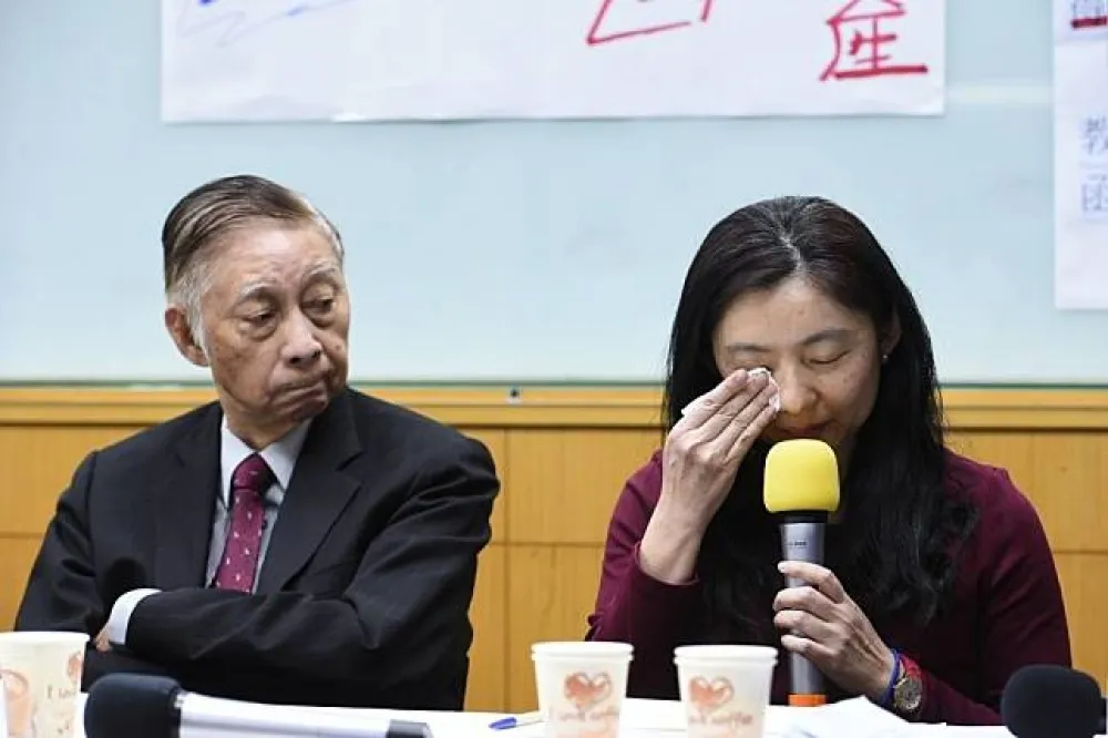 張海燕哭訴董事霸占文大校產　張鏡湖敲桌痛罵袁興夏「謀財害命」