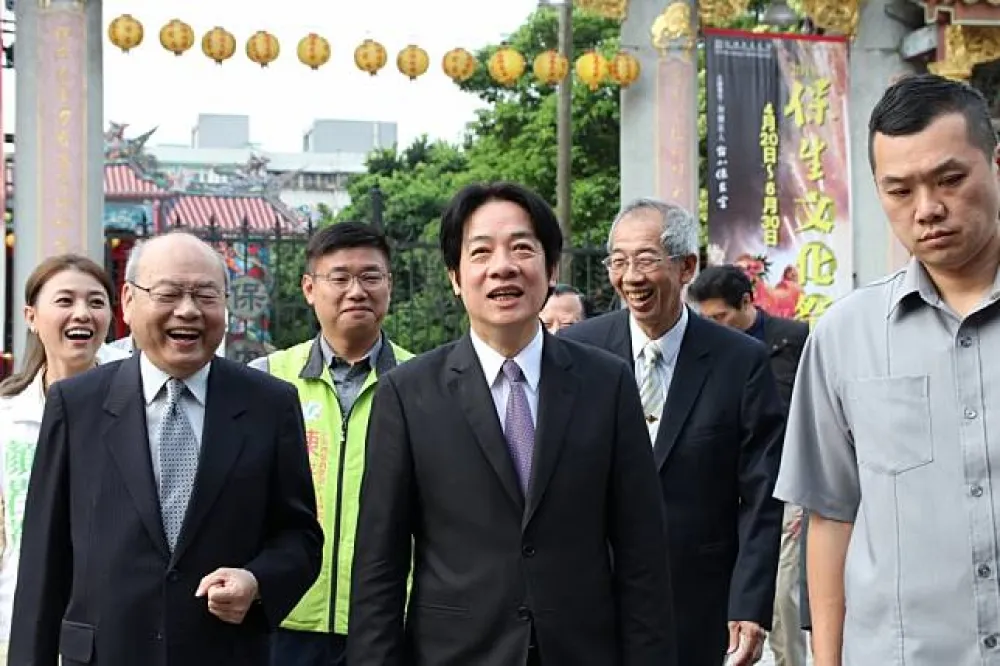 為參選北市長到保安宮拜拜　賴清德笑回「不是啦」