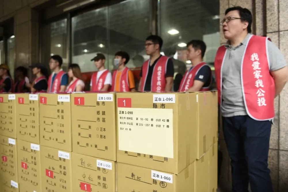 2百萬連署書中選會「拒收」堆滿走廊　幸福盟派人日夜看守