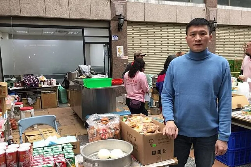 【災區送暖】搭臨時站提供熱食　秦楊：會一直待到救災結束