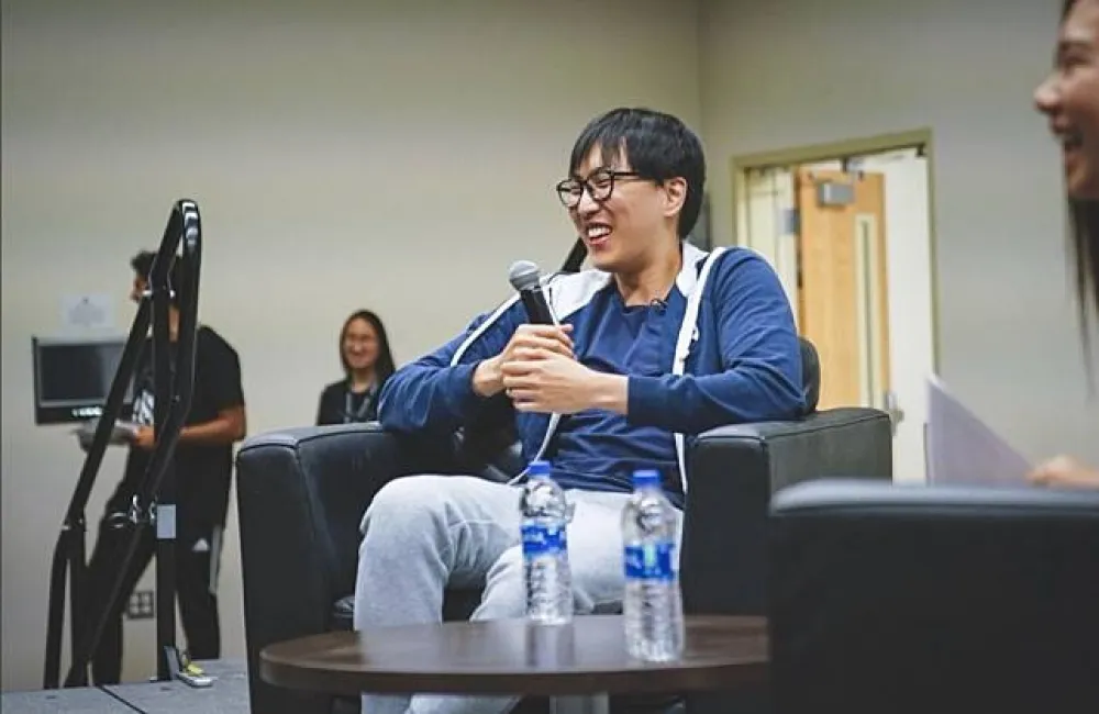 【英雄聯盟】Doublelift 參加加州大學見面會　現場座無虛席