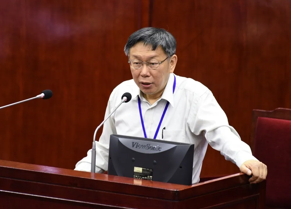 綠營議員逼改口遭拒　柯文哲：「兩岸一家親」只是要降低緊張感