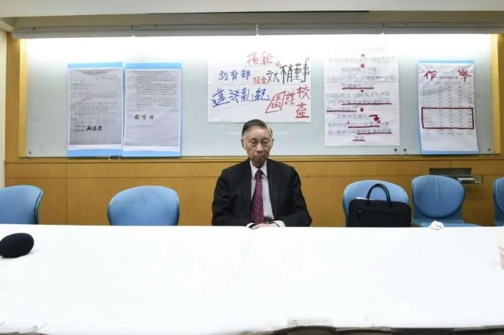 張鏡湖大動作登廣告　控訴尹衍樑、李傳洪圖謀侵吞文化大學