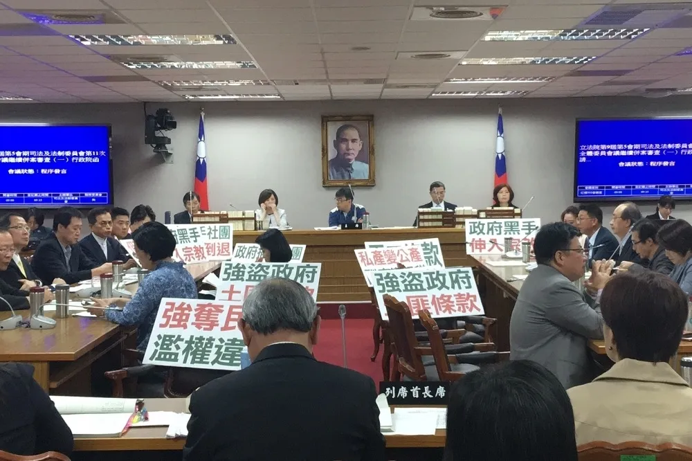 財團法人法藍綠同意排除宗教　柯建銘酸藍委「菁英」不識字
