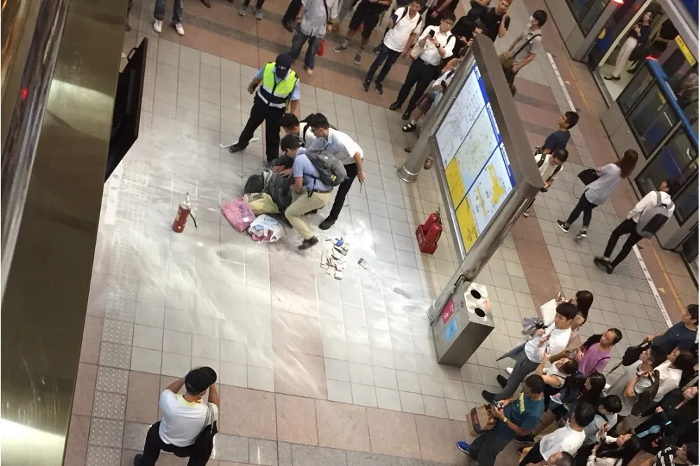 北捷龍山寺站驚傳持刀案　李姓婦人持水果刀揮舞遭警壓制