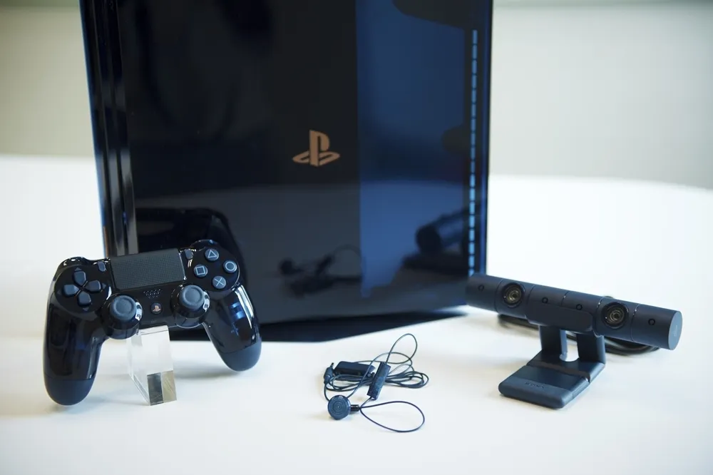 【開箱片】猜猜最終得標價？「PlayStation 4 Pro 5 億台紀念限定版」特殊序號00888公益競標活動開跑