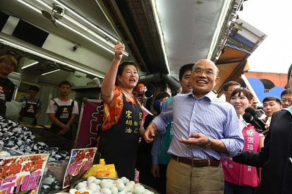 蘇貞昌八里露面　民眾高喊「衝衝衝」選戰氣氛熱