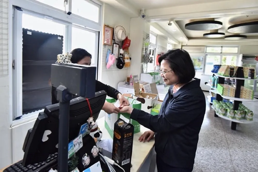 臨時通知「總統來了」不禮貌　蔡英文向傅崐萁說抱歉