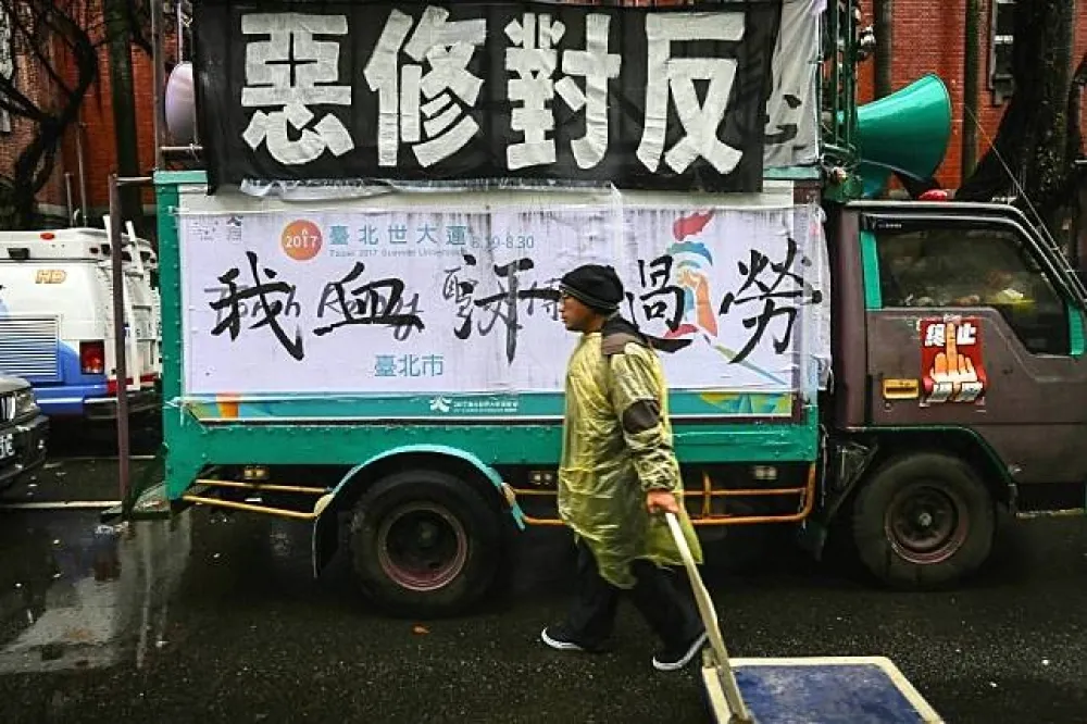 【內幕】經濟部偕批發零售業談鬆綁7休1　官員耍官威嗆工會