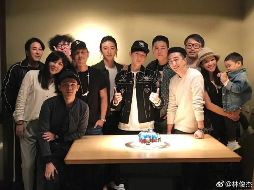 【PUBG】被音樂耽誤的電競少年　林俊傑生日蛋糕也要吃雞風