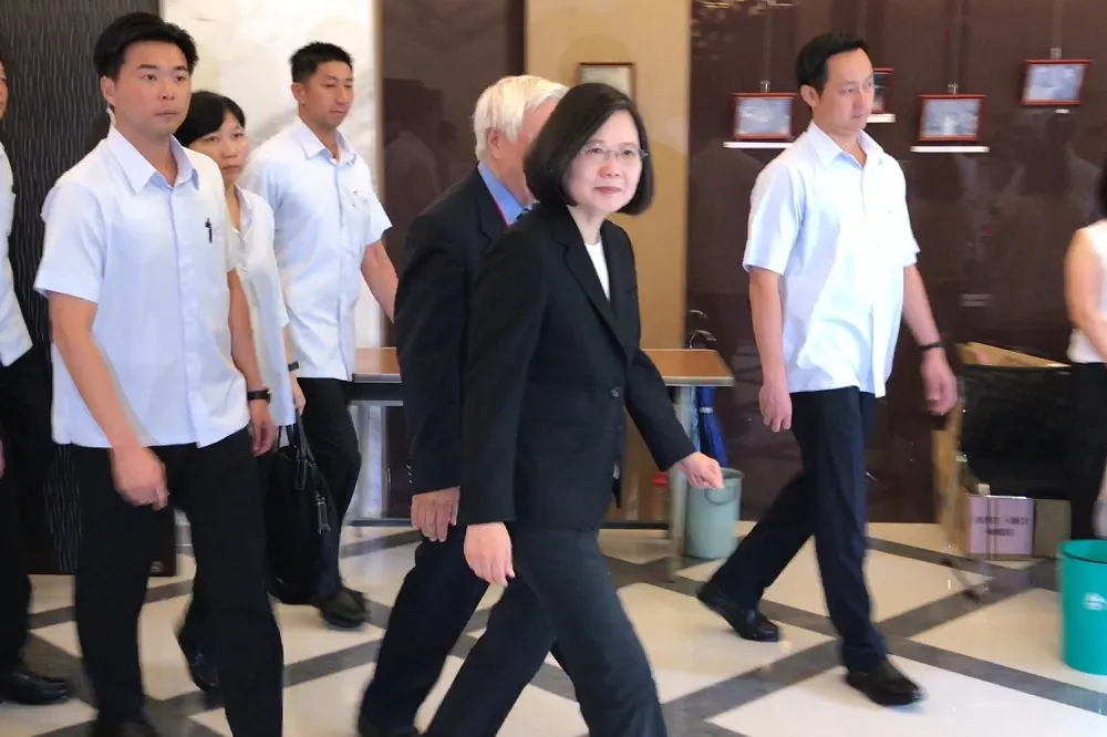 執行死刑遭質疑「拿人頭換人投」　蔡英文微笑點頭未回應