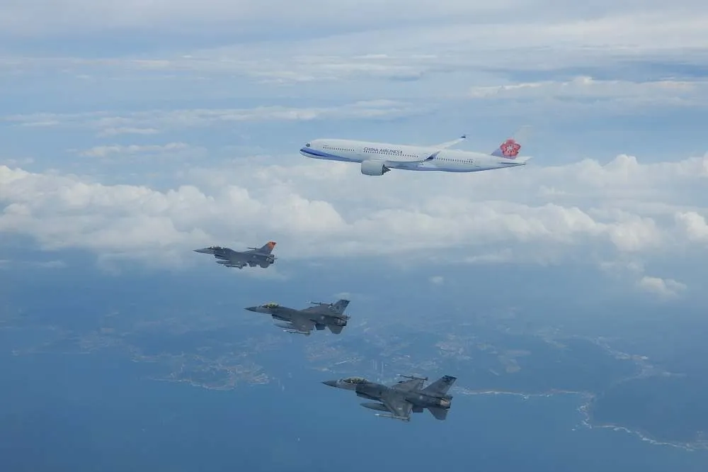 台灣亞運代表團摘17金凱旋歸國　空軍明將派2架F16戰機接風