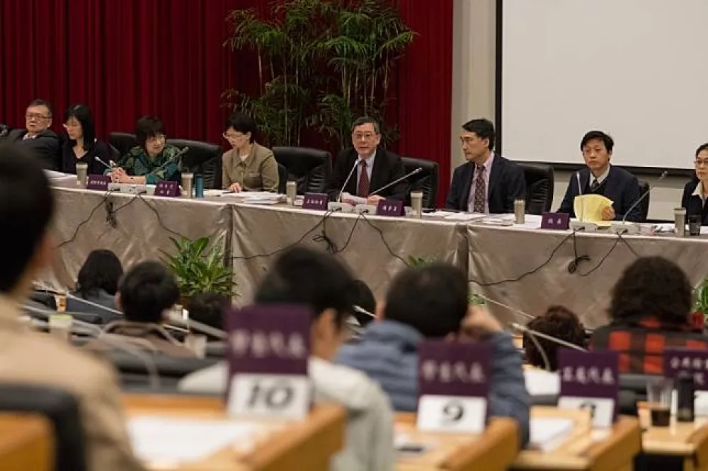台大校務會議「卡管」正反派交鋒　雙方先就「程序問題」吵翻天