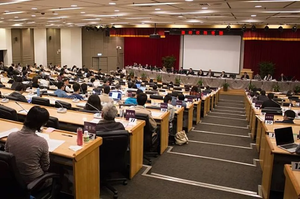 【直播】兩派大會戰　台大校務會議將表決「管校長」疑議