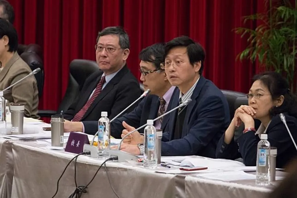 台大校務會擱置管中閔案　校長遴選爭議皮球再踢回教育部