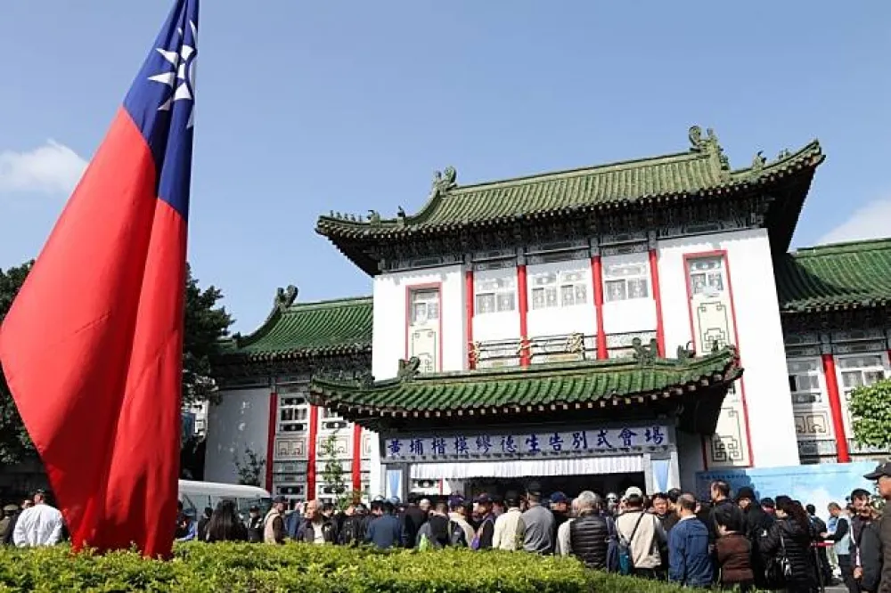 【繆德生告別式】反年改團體公祭後將轉立院抗議　警方嚴陣以待