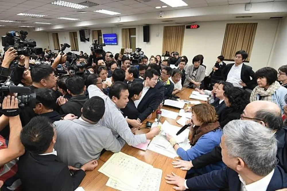 臨時會迎戰民進黨一例一休　國民黨將提空污、集遊法反制