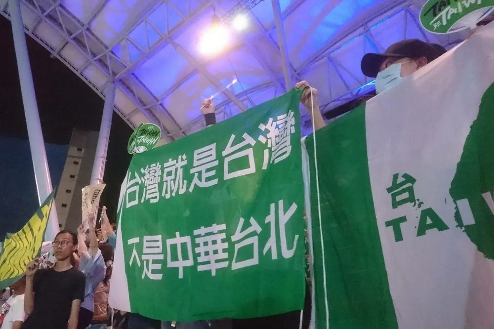 【潑漆唯一未到案】陳俞璋臉書：我政治不中立，台灣獨立追求者