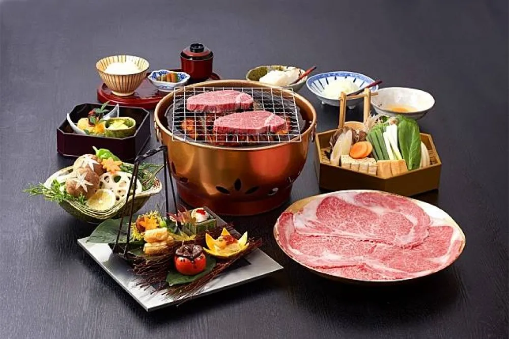 台北晶華攜手日本柿安百年壽喜燒    2/9~2/11限定推出「神譽1%奇蹟『柿安牛』究極之宴」