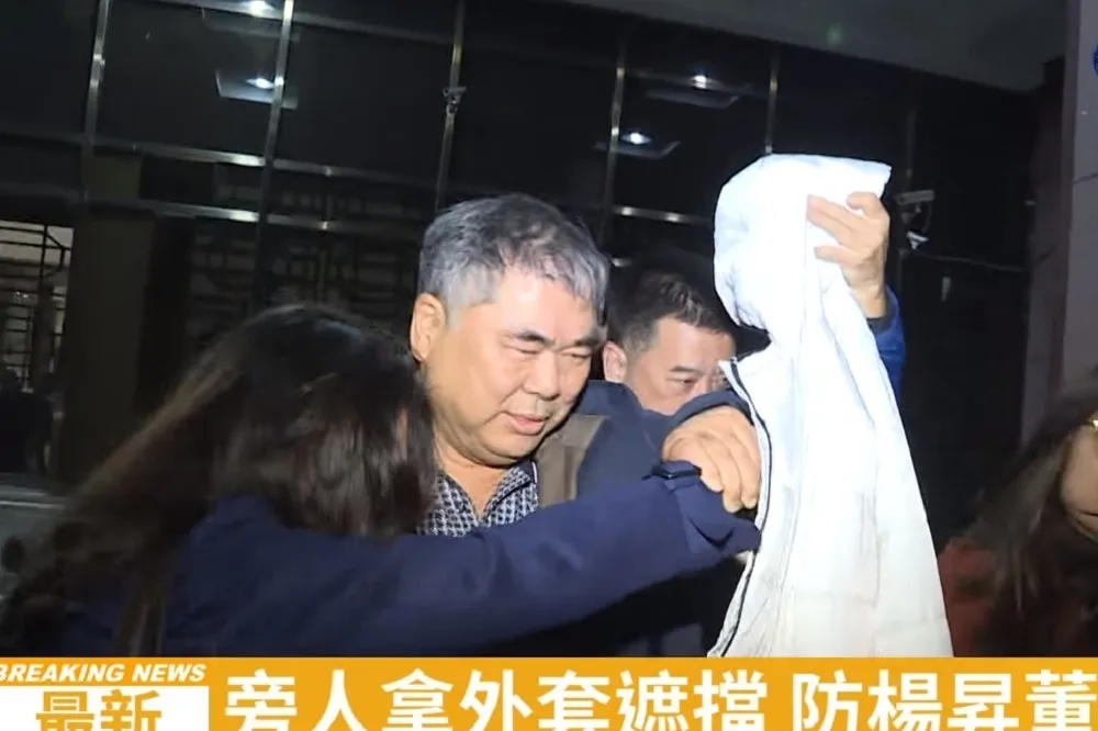 10萬元高爾夫球券行賄北市府官員　揚昇建設董座100萬交保