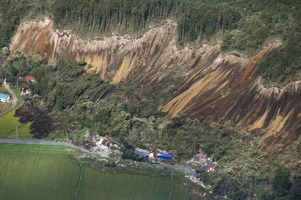 【張張怵目驚心】山崩、地裂、屋倒、人亡　6.7強震重創北海道