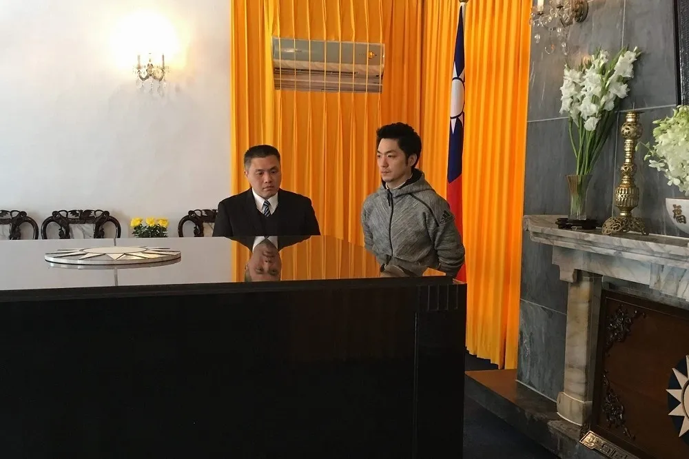 蔣萬安現身慈湖拜阿祖　網友狂酸：自己的祖公自己拜