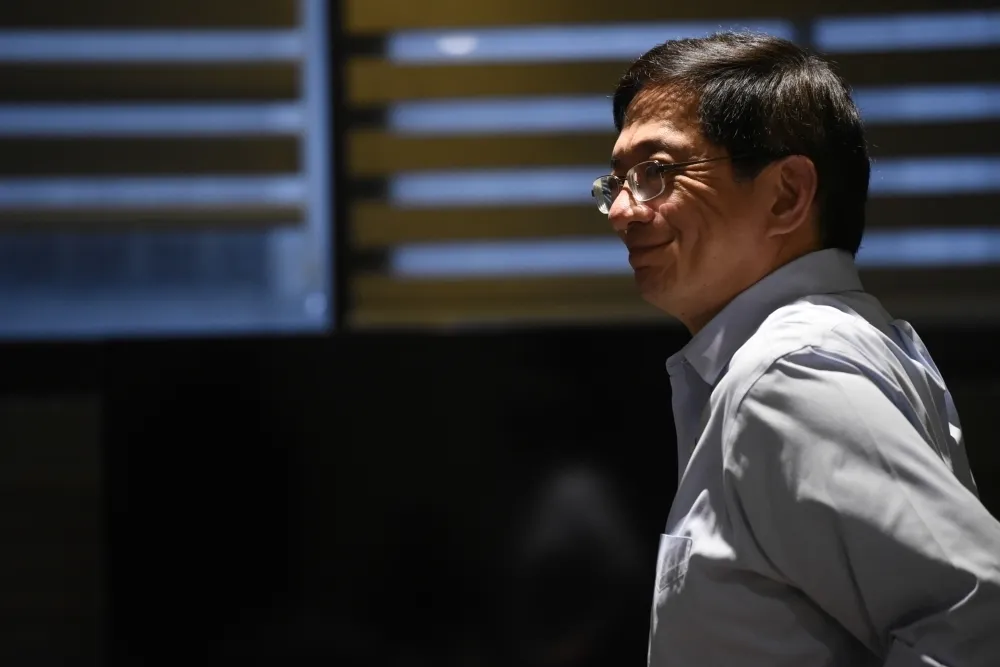 社評：管中閔不能對兼職問題保持緘默