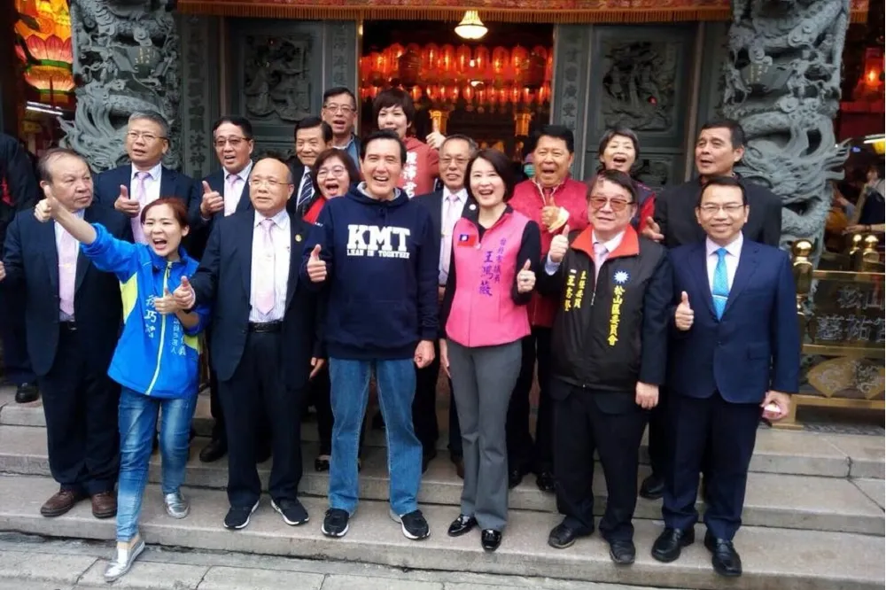 馬英九人氣回溫「臉書互動率直逼柯P」　議員黏緊同框機會