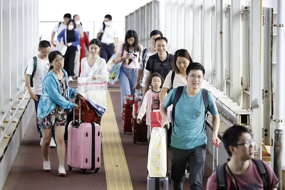 【關西機場關閉】謝長廷反駁台人搭中國專車脫困　中方新聞稿大相逕庭