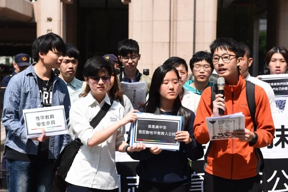 「我們的聲音沒被聽見」　建中、北一女學生抗議反同教育公投　